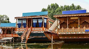 7 houseboats gutted in Kashmir's Nigeen Lake