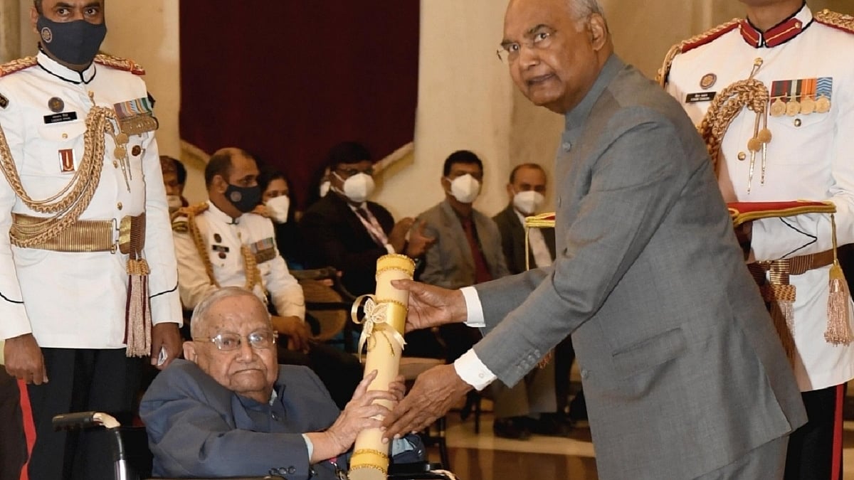 President Kovind presenting the awards