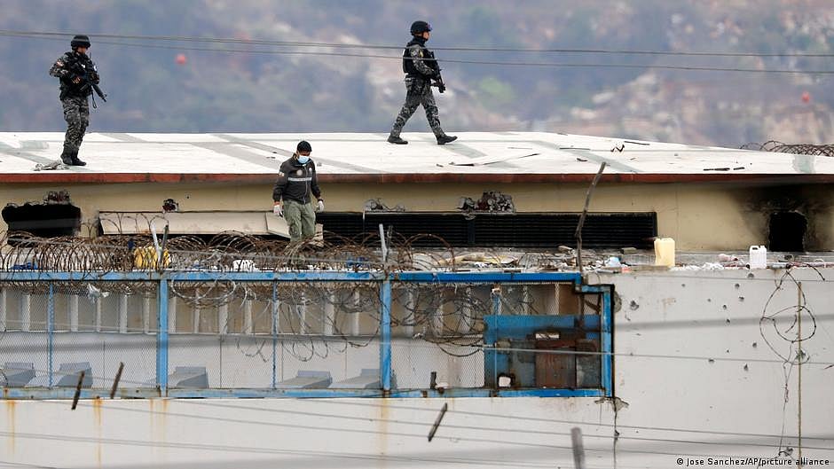 10 Al-Qaida members escape from prison in Yemen