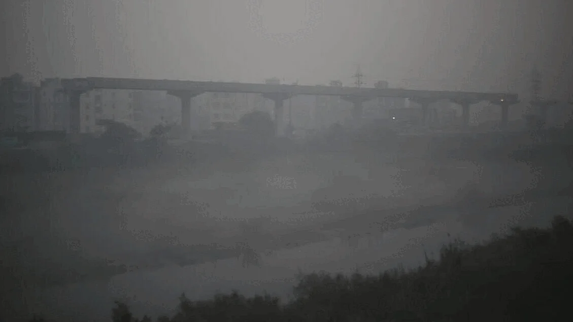 Hazy morning after Diwali, Air Quality Index severe post flurry of crackers