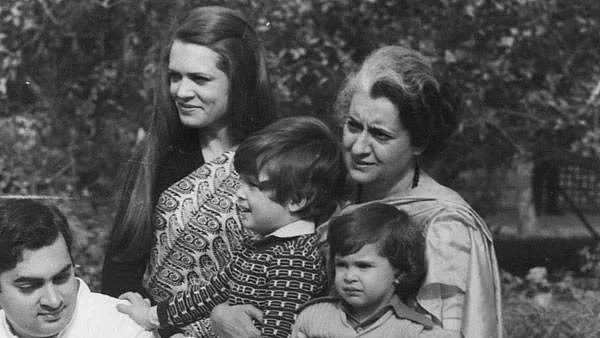 Indira Gandhi cuddles Rahul and Priyanka. Rajiv Gandhi and wife Sonia enjoy the happy family moments