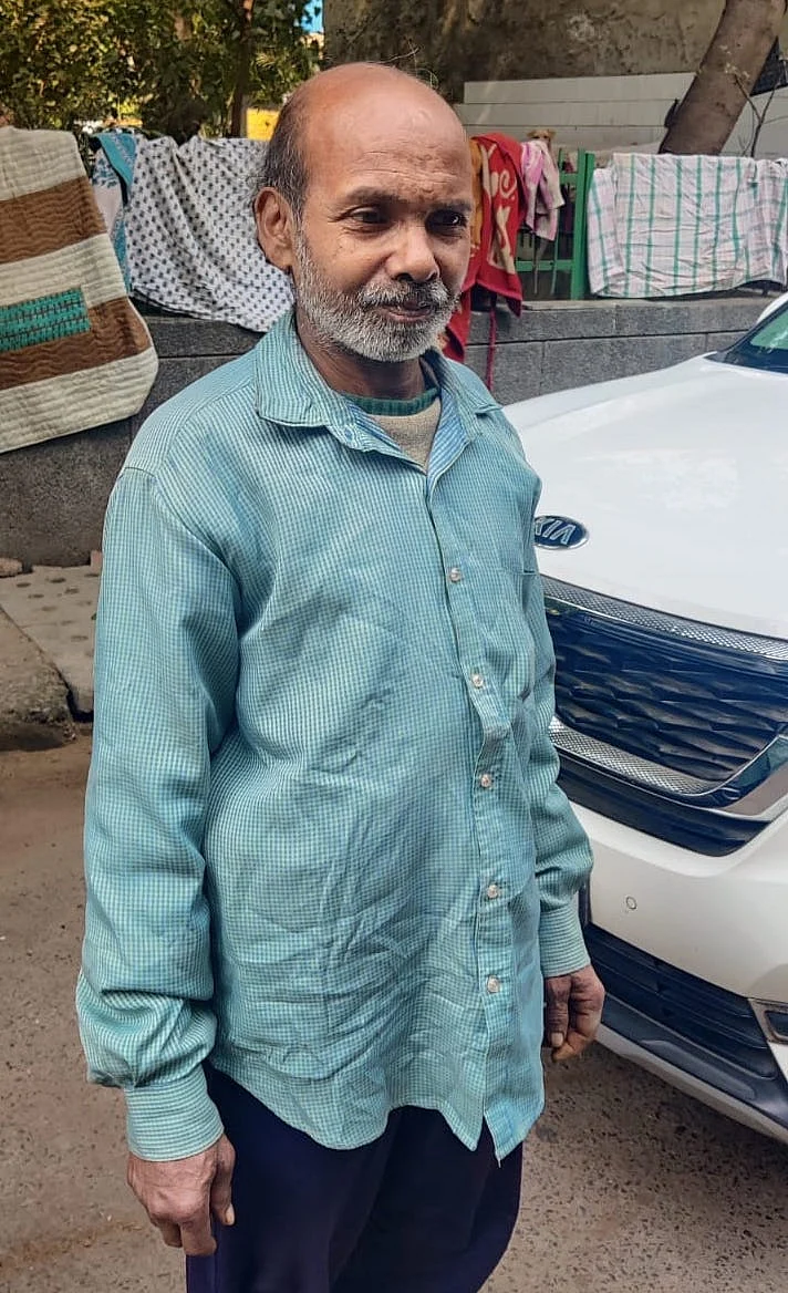 Delhi: Meet a homeless man who provides shelter to stray dogs