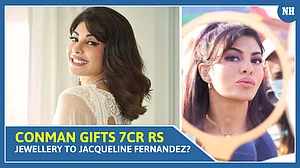 Conman gifts 7cr rs jewellery to Jacqueline Fernandez?