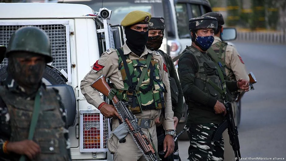 Representative image of defence personnel in Jammu & Kashmir (photo: DW)