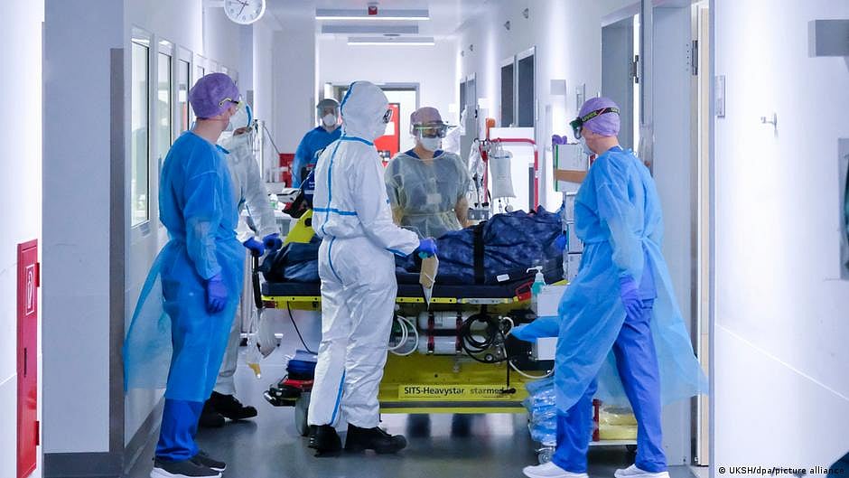 US CDC shortens Covid-19 isolation, quarantine time