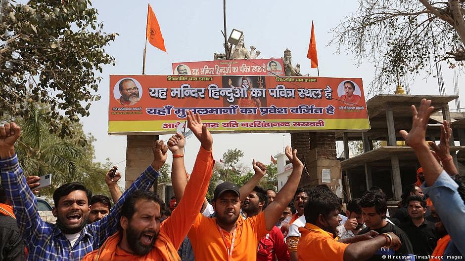 Over 100 ex-bureaucrats request PM to call for end to 'politics of hate'
