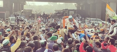 Farmers vacate Ghazipur border, Tikait thanks all for support