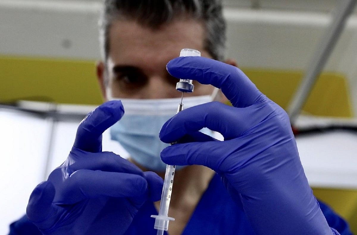 US authorises Covid boosters for teens amid Omicron fears