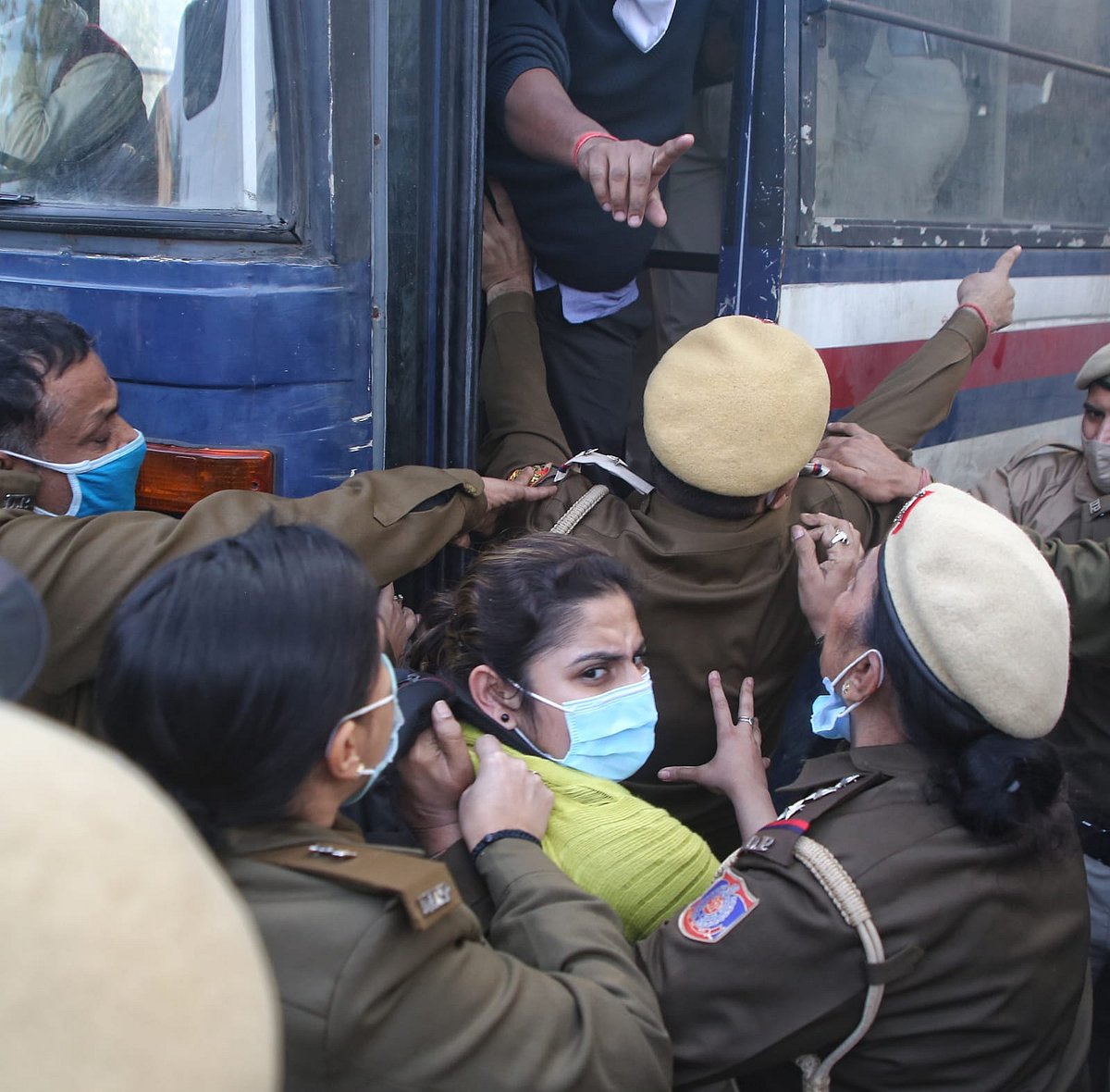 Delhi Police stops agitating doctors from marching towards Supreme Court