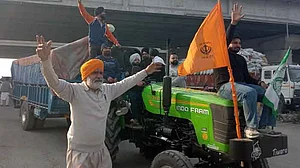 Victorious farmers returning home from Delhi borders