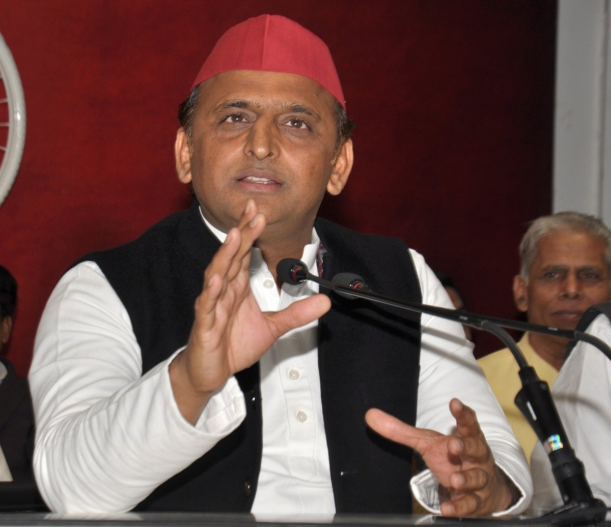 Akhilesh, Keshav Maurya in verbal spat in UP Assembly
