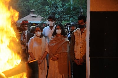 CDS Rawat, wife Madhulika cremated with full military honours