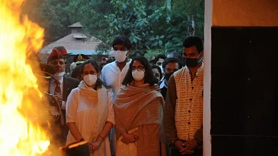 CDS Rawat, wife Madhulika cremated with full military honours