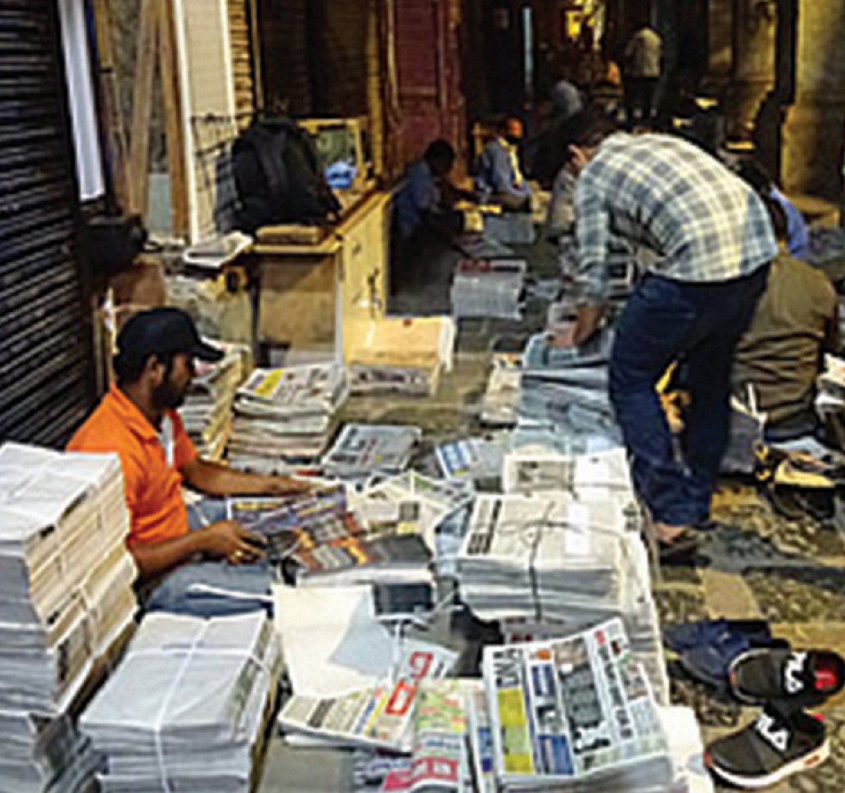 Mumbai's disappearing newspaper vendors point a finger at newspaper editors and publishers