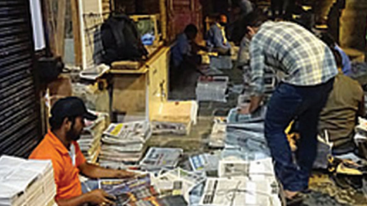 Mumbai's disappearing newspaper vendors point a finger at newspaper editors and publishers