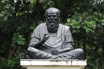 Hindu activists arrested over desecrating Periyar statue in Tamil Nadu