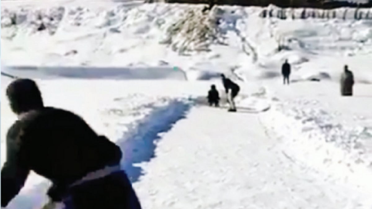 Cricket in the snow in Kashmir gaining popularity, claim clubs and cricketers