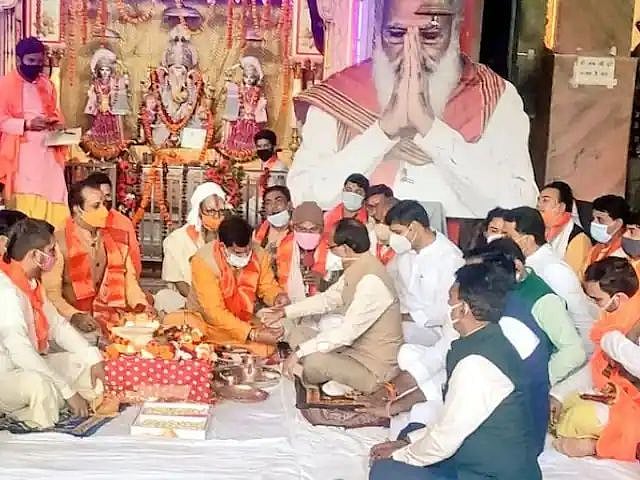 We need leaders, not ‘Lakhoba Lokhande’ as Bal Thackeray would have said