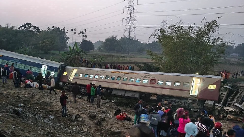 3 killed as Bikaner-Guwahati Express train derails in Bengal
