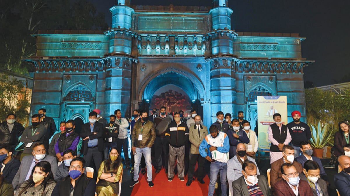 Delhi Musings: Politics at Bharat Darshan Park and competing billboards of men, not products