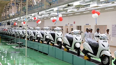 Tepid two-wheeler sales to subdue FY22 YoY domestic auto volumes: Ind-Ra