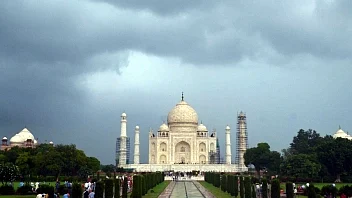 Offline sale of tickets for Taj Mahal stopped