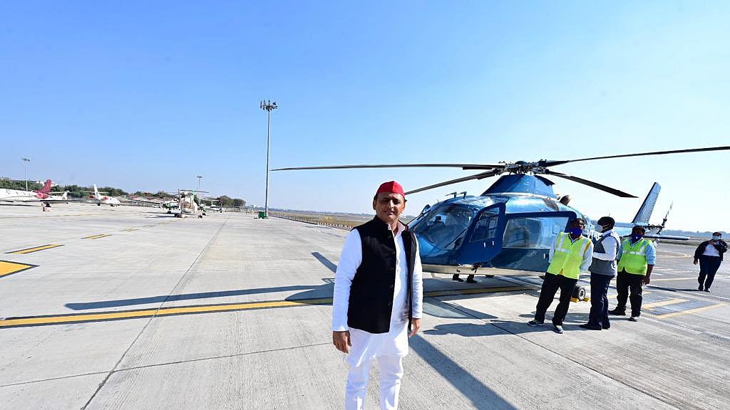 Stranded in Delhi, not being allowed to fly for Muzaffarnagar, alleges Akhilesh