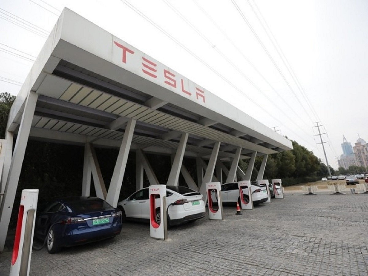 Security researcher took remote control of 25 Teslas in 13 countries