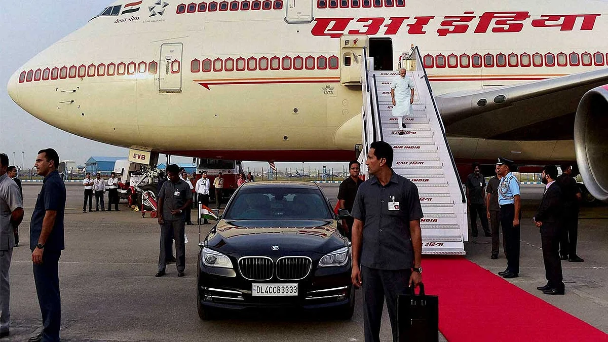Reality Bites: Public wealth as pittance to flaunt Dear Leader’s fakeeri