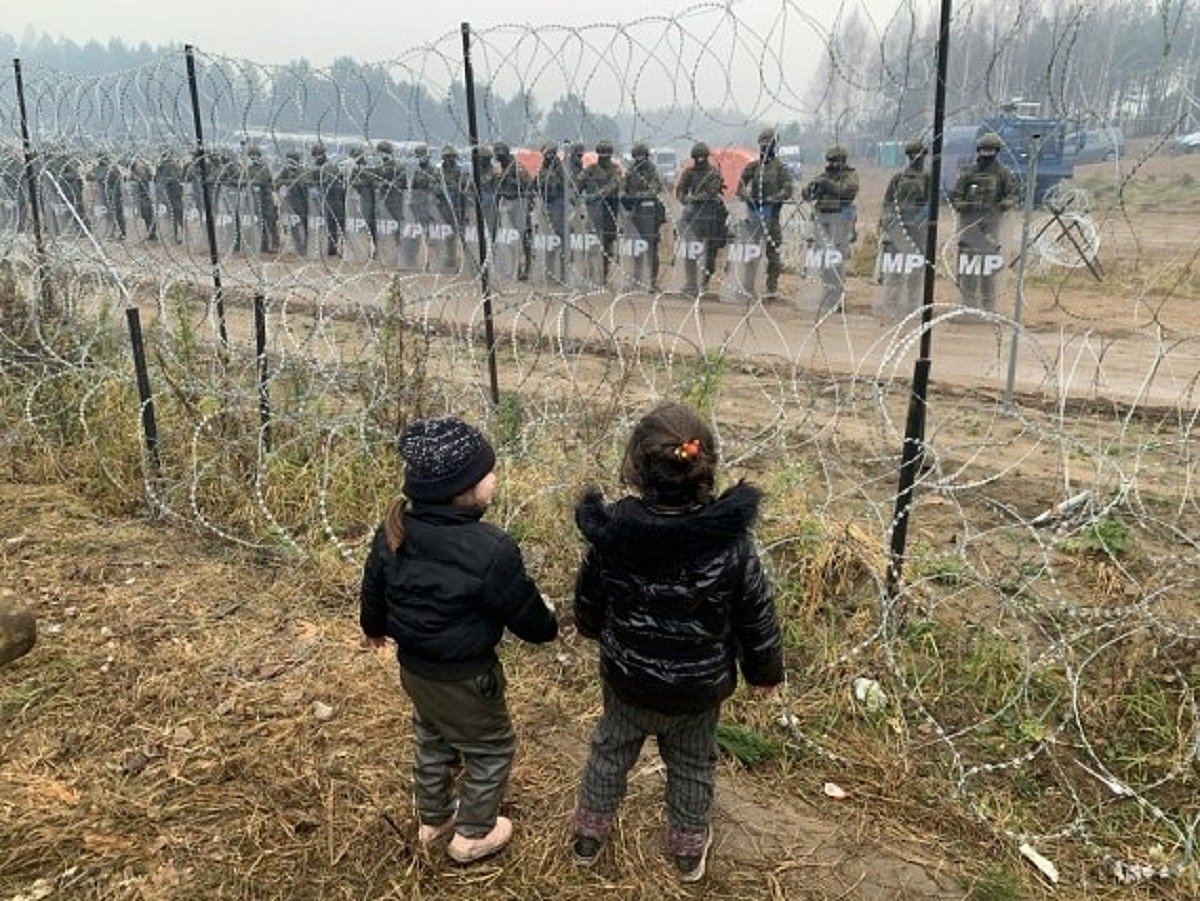 Poland starts building barrier on border with Belarus