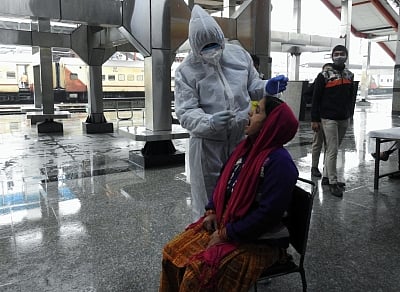 Active Covid cases in Delhi highest since May 13, deaths at eight-month high; every 4th person tests positive