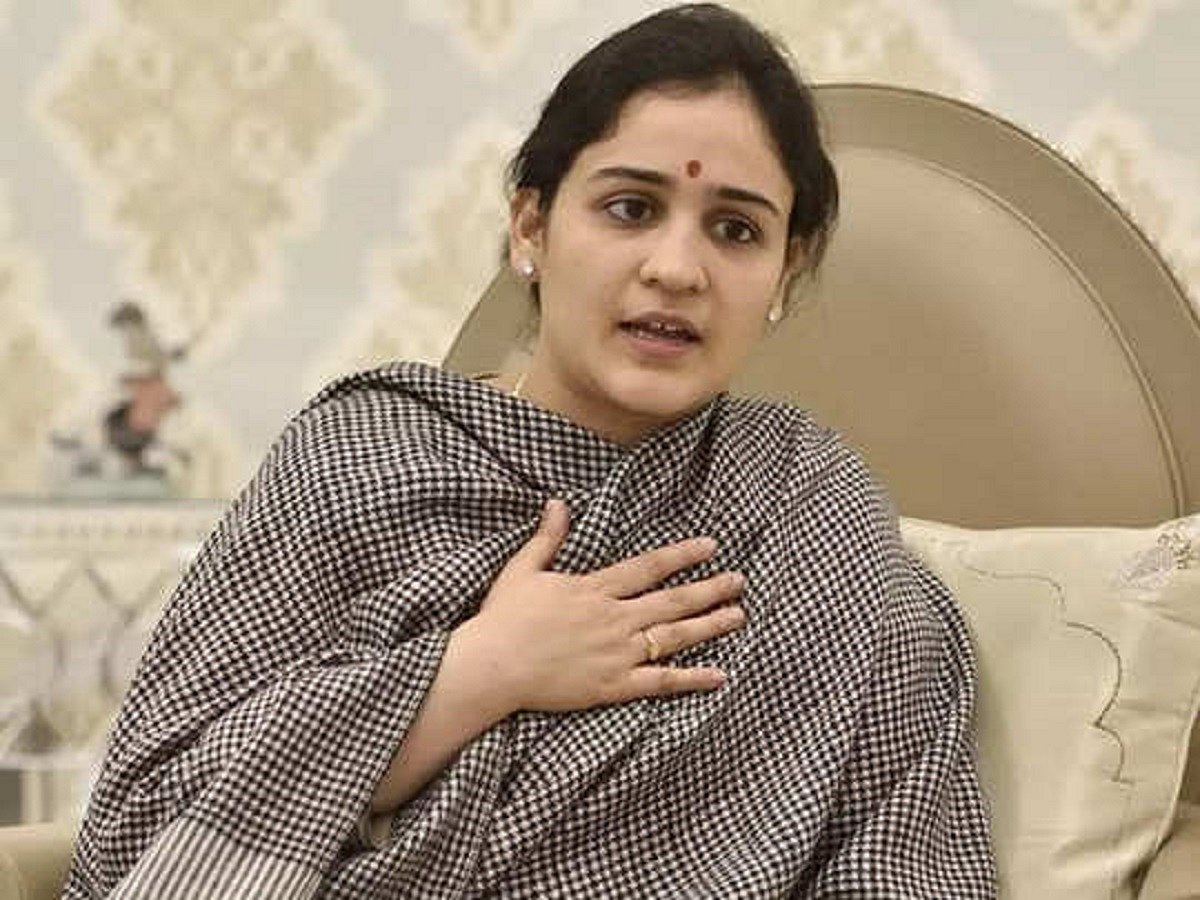 Battle for UP: Mulayam's daughter-in-law likely to join BJP today