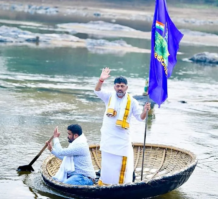 Defying weekend lockdown, Karnataka Congress kicks off Mekedatu Padayatra