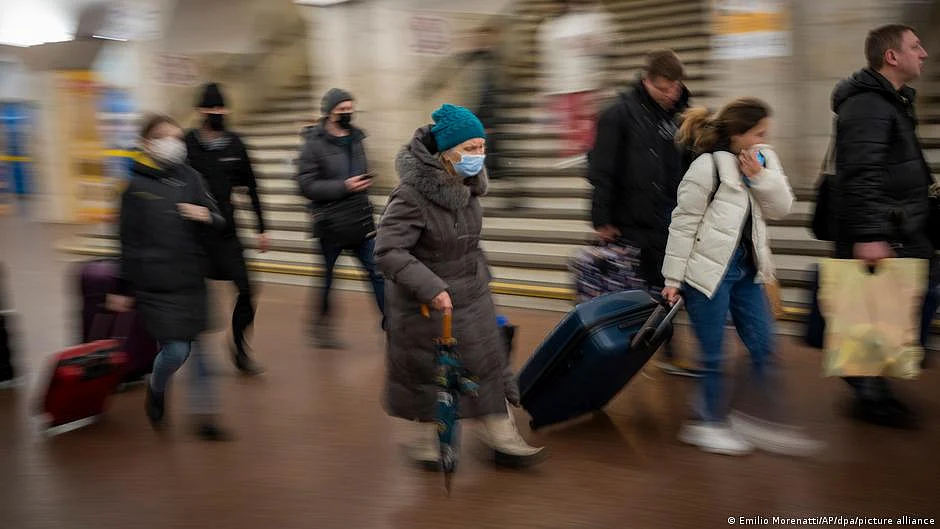 Ukrainians flee for their safety