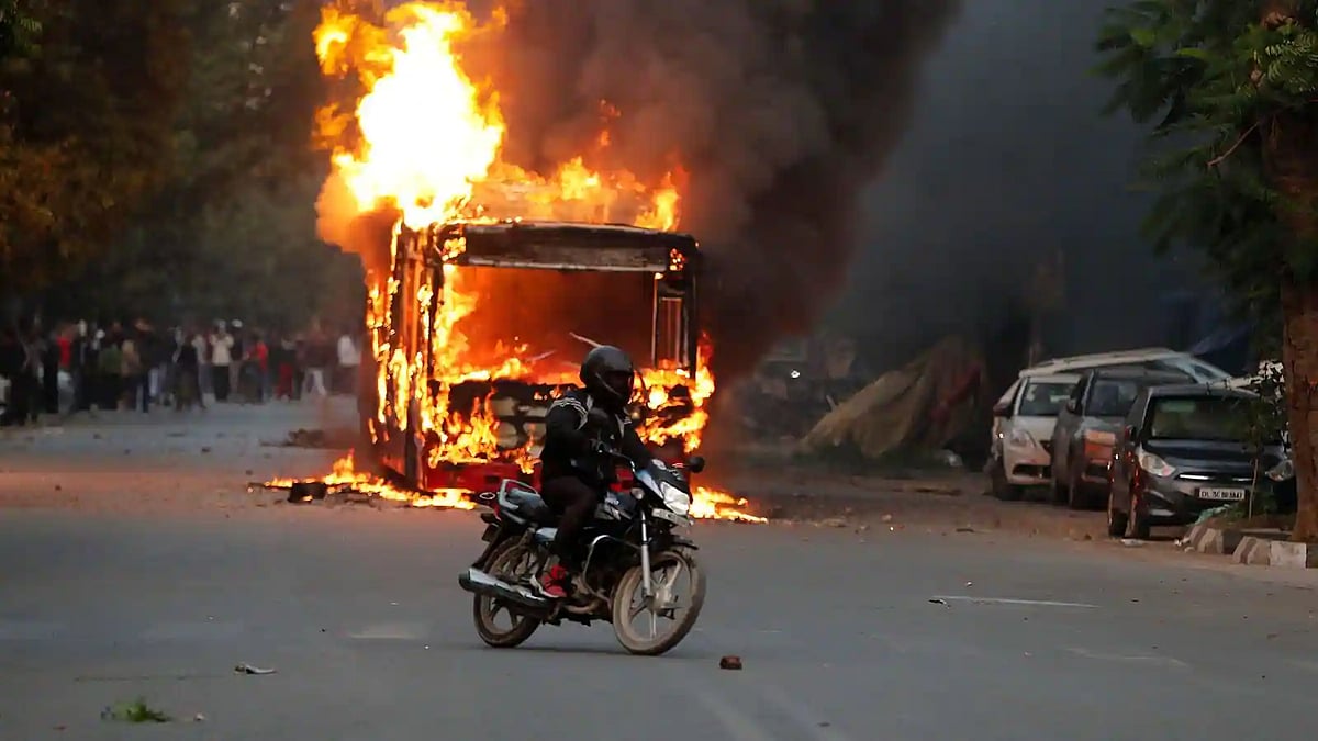Seven feared charred to death as bus catches fire in Kalaburagi district