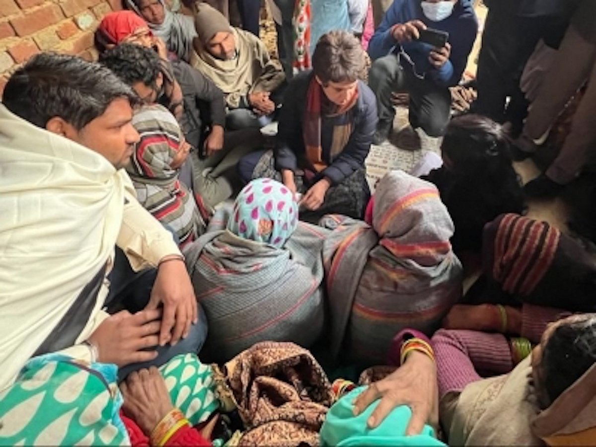 UP: Priyanka Gandhi meets Bulandshahr rape victim's family