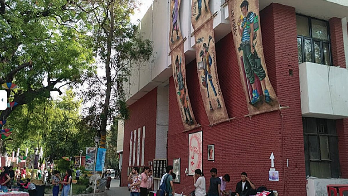 Delhi Musings: Art College hived off from DU