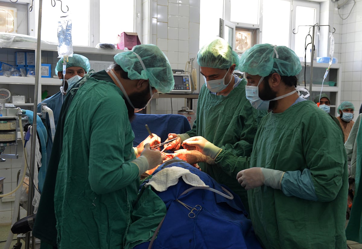 Red Cross to pay salaries of 10,000 Afghan health workers