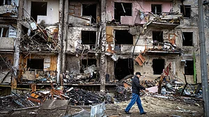 Ukraine says Russia steps up shelling of residential areas