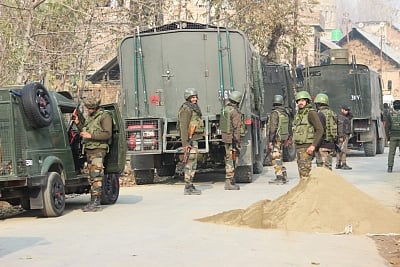 Cop killed, 4 security personnel injured in J&K grenade attack