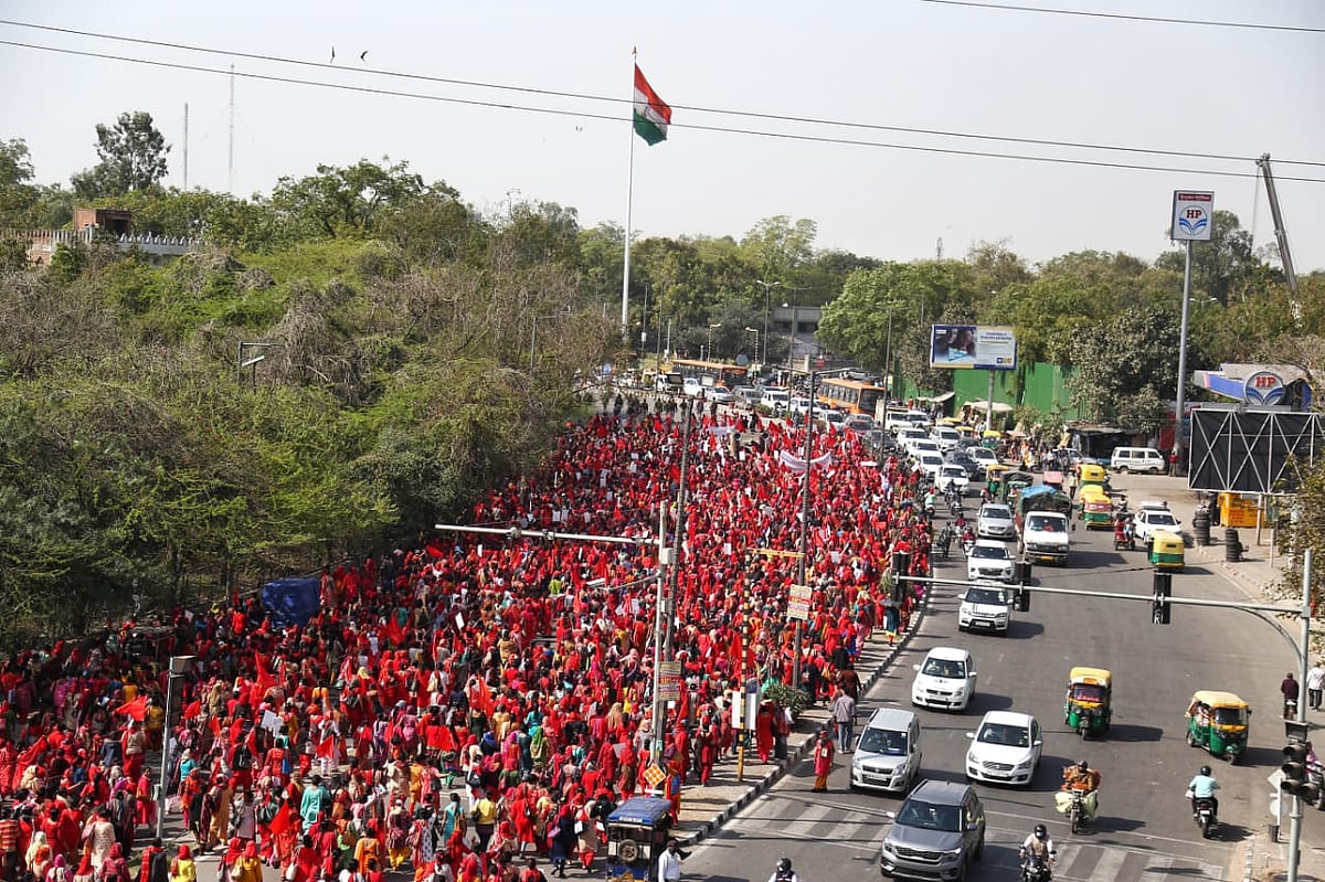 Anganwadi workers stage protest at Jantar Mantar