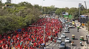 Anganwadi workers stage protest at Jantar Mantar