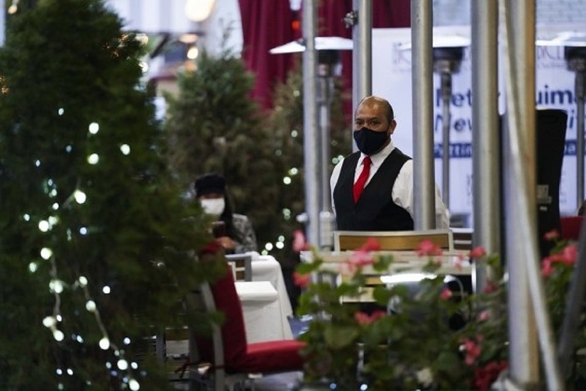 US private sector cuts 301,000 jobs in January