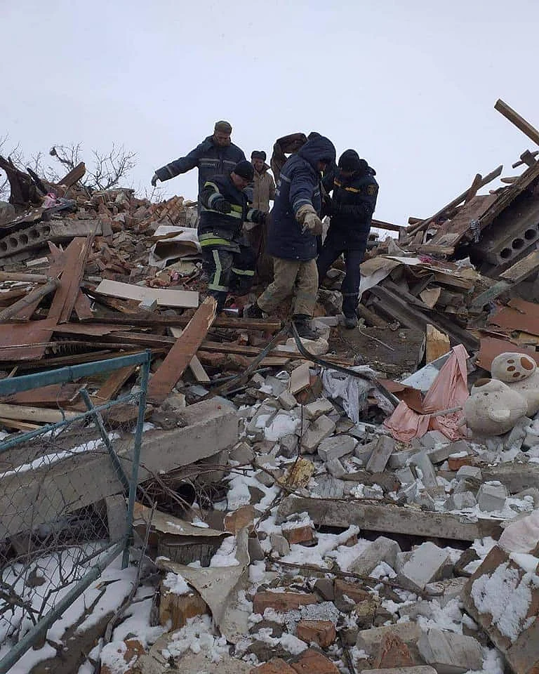 Russian military shelling in Kharkiv destroys mall