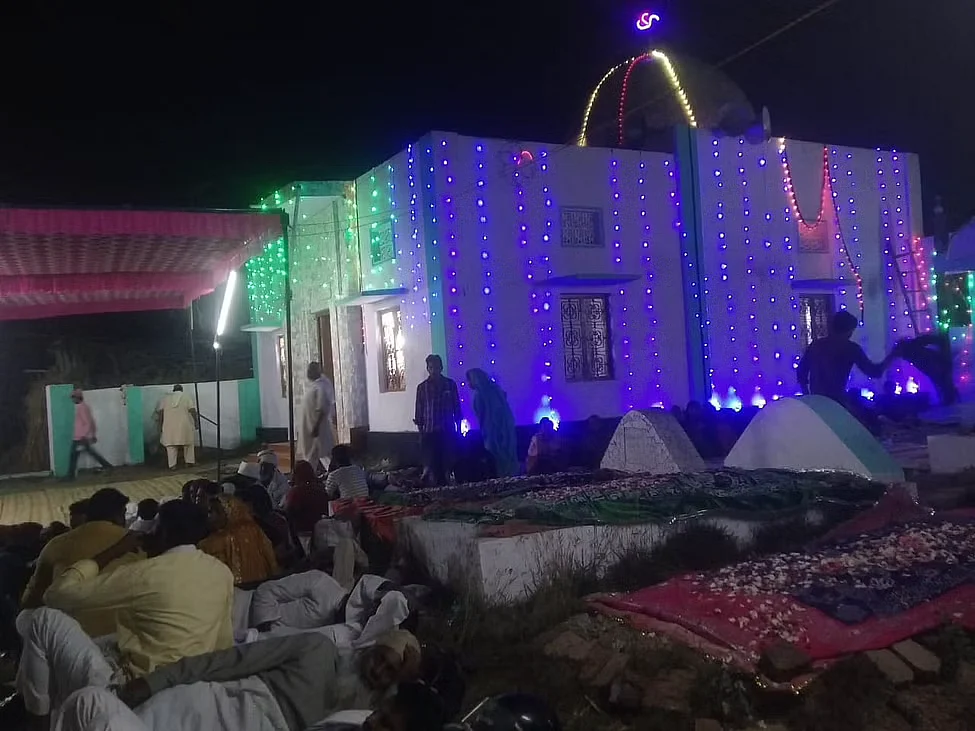 Uttar Pradesh: Rowdy men in Ghazipur’s Raksaha Sharif indulge in vandalism; slogans of ‘Jai Shri Ram’ raised