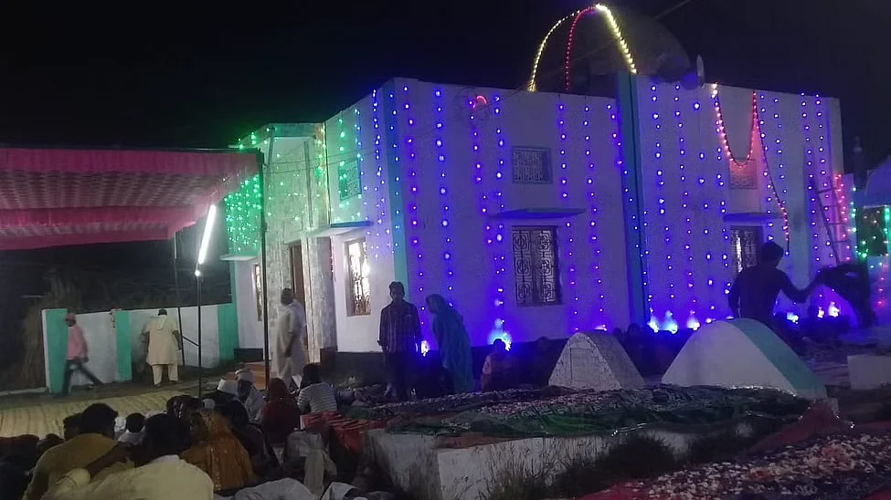 Uttar Pradesh: Rowdy men in Ghazipur’s Raksaha Sharif indulge in vandalism; slogans of ‘Jai Shri Ram’ raised