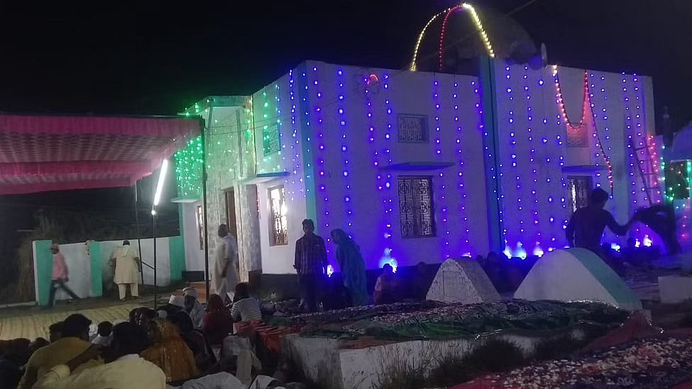 Uttar Pradesh: Rowdy men in Ghazipur’s Raksaha Sharif indulge in vandalism; slogans of ‘Jai Shri Ram’ raised