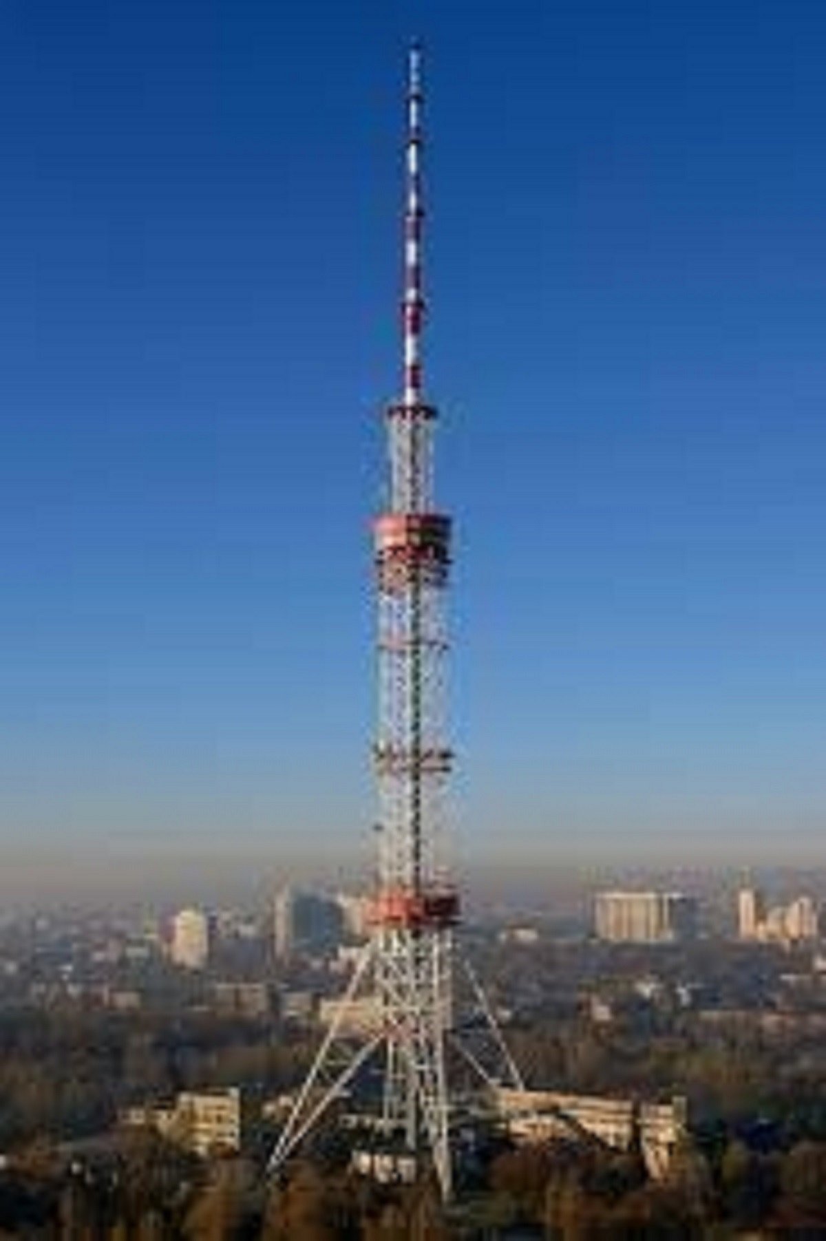 Kiev TV tower bombed after Kremlin told civilians to flee