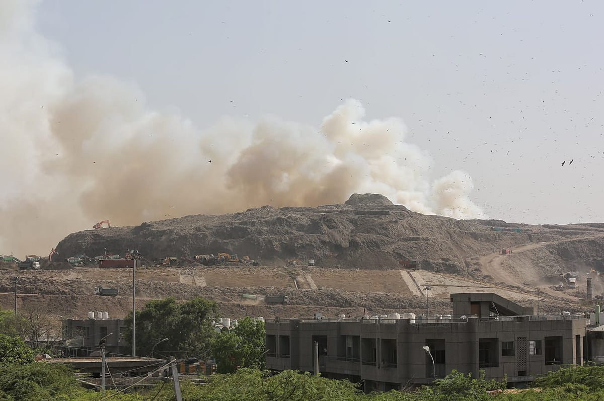 Massive fire breaks out at Ghazipur landfill site in Delhi; Rai demands report