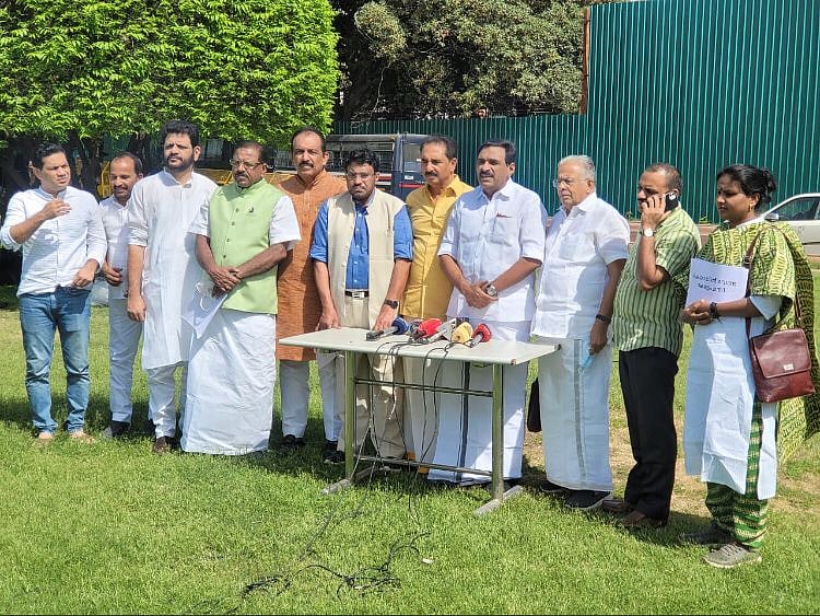 Congress MPs from Kerala protesting K-Rail project 'manhandled' by Delhi Police